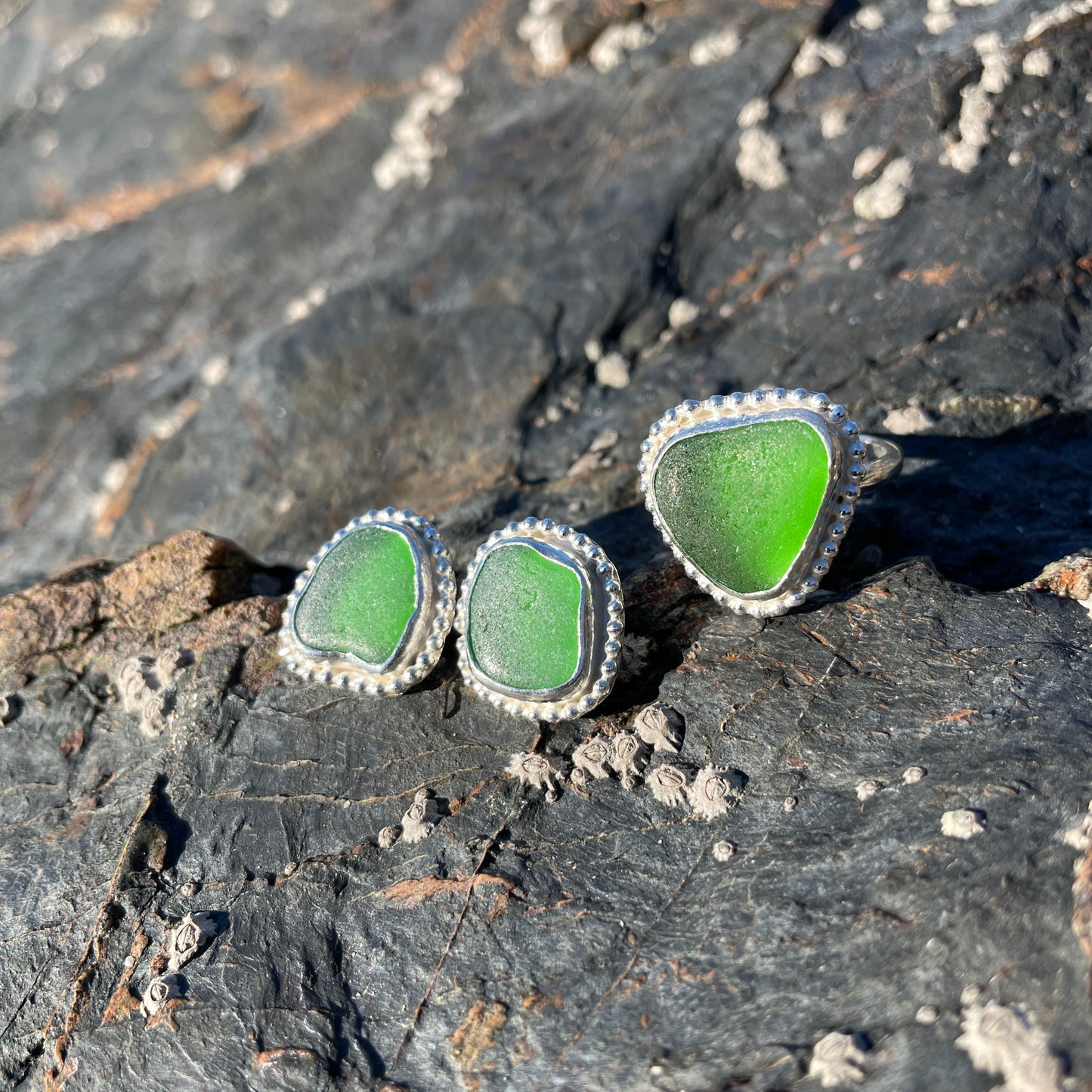 Beaded Sea Glass Pebble Stud earrings - Emerald Green