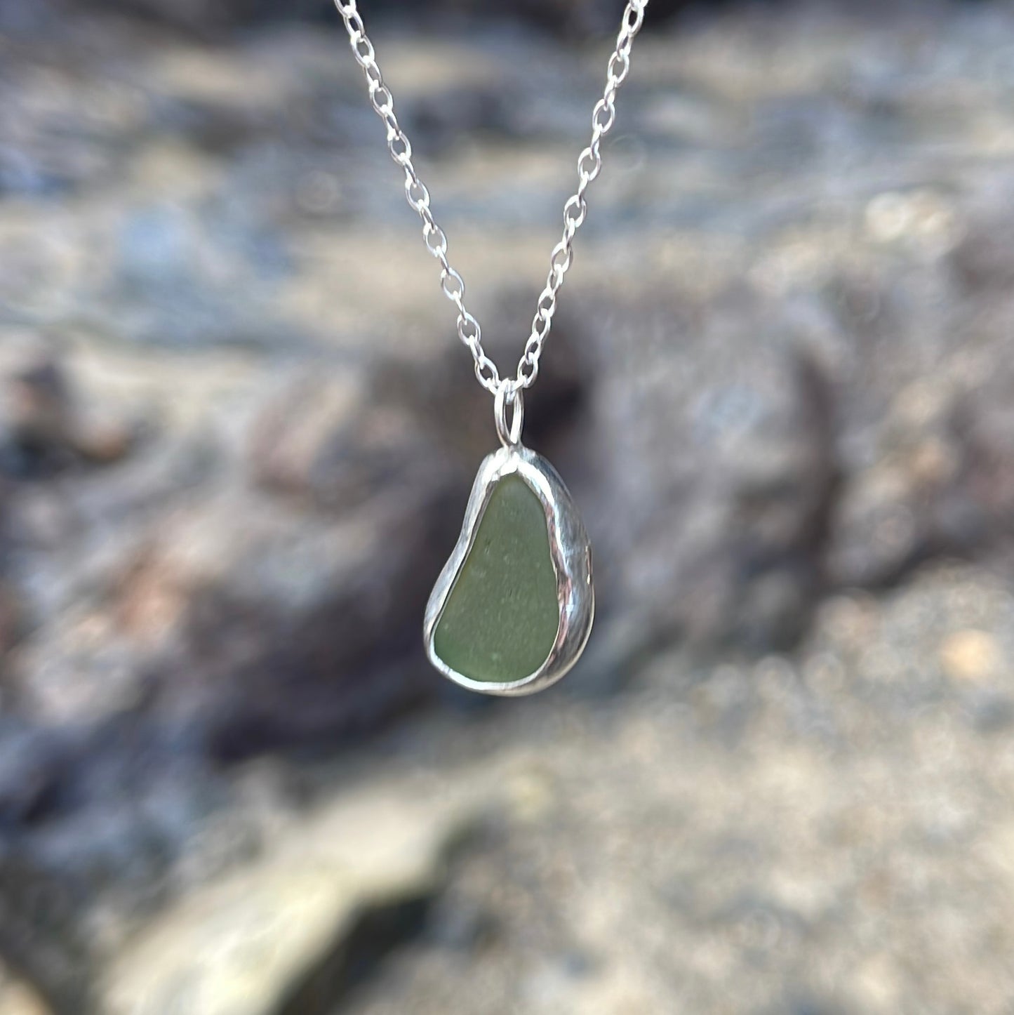 Ripple Pendant • Green • Open Bezel