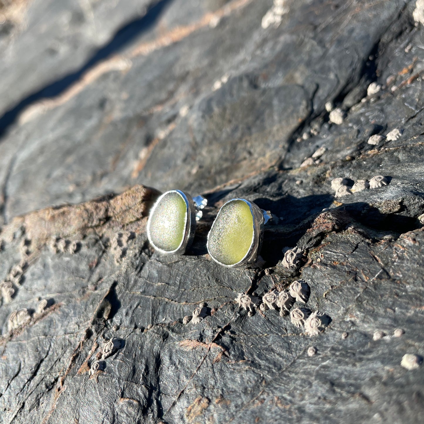 Sea Glass Pebble Stud earrings - Olive green image 1
