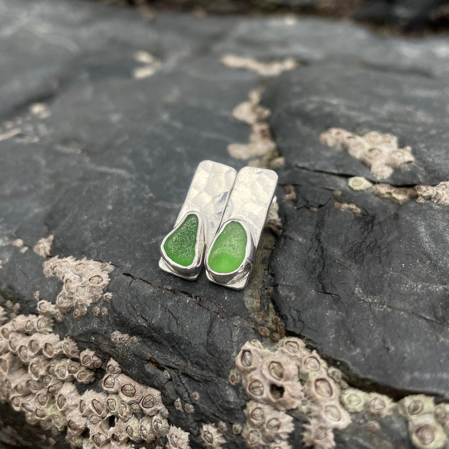 Doom bar studs Emerald green image 1